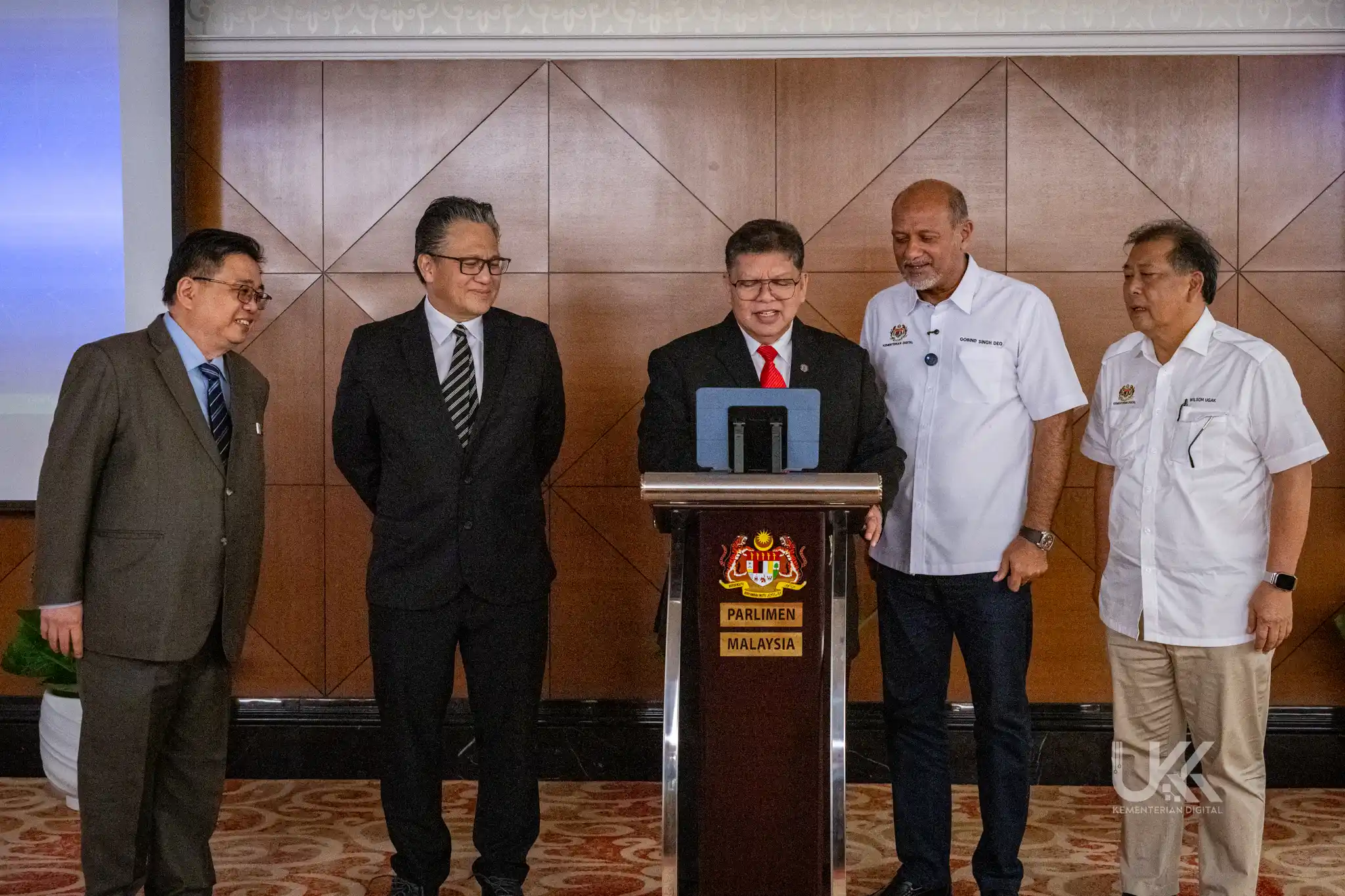 Majlis Penyerahan Sistem Hansard Parlimen  